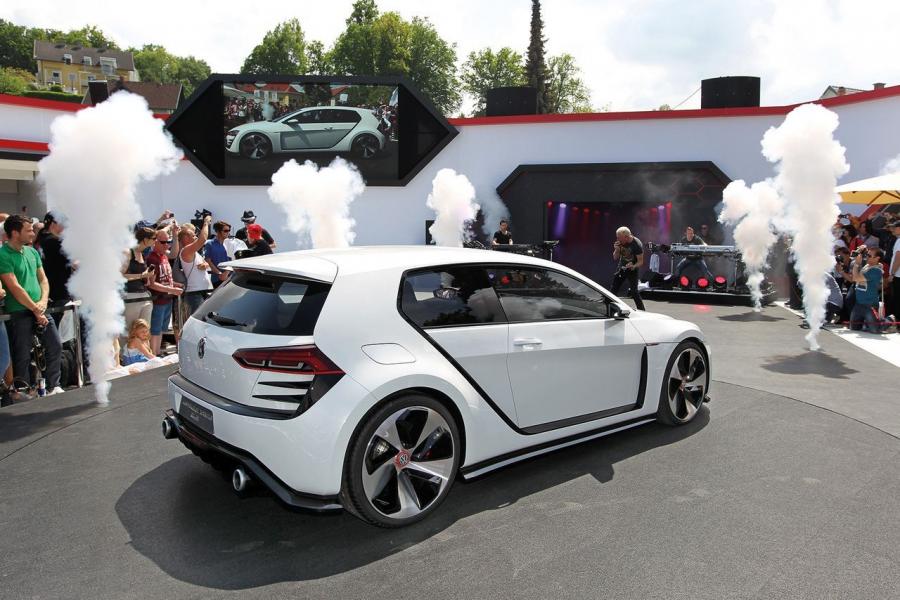  Volkswagen Golf Design Vision GTi 2013 года  (фото 23 из 25)